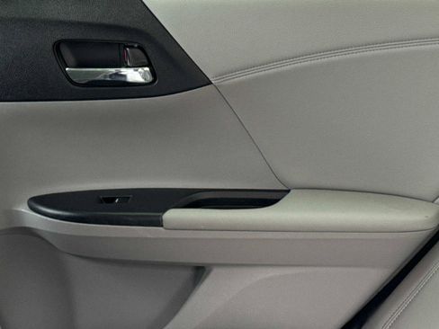 Certified 2017 Honda Accord EX-L image 14