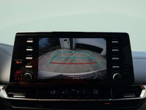 Used 2022 Toyota Sienna XLE FWD image 14