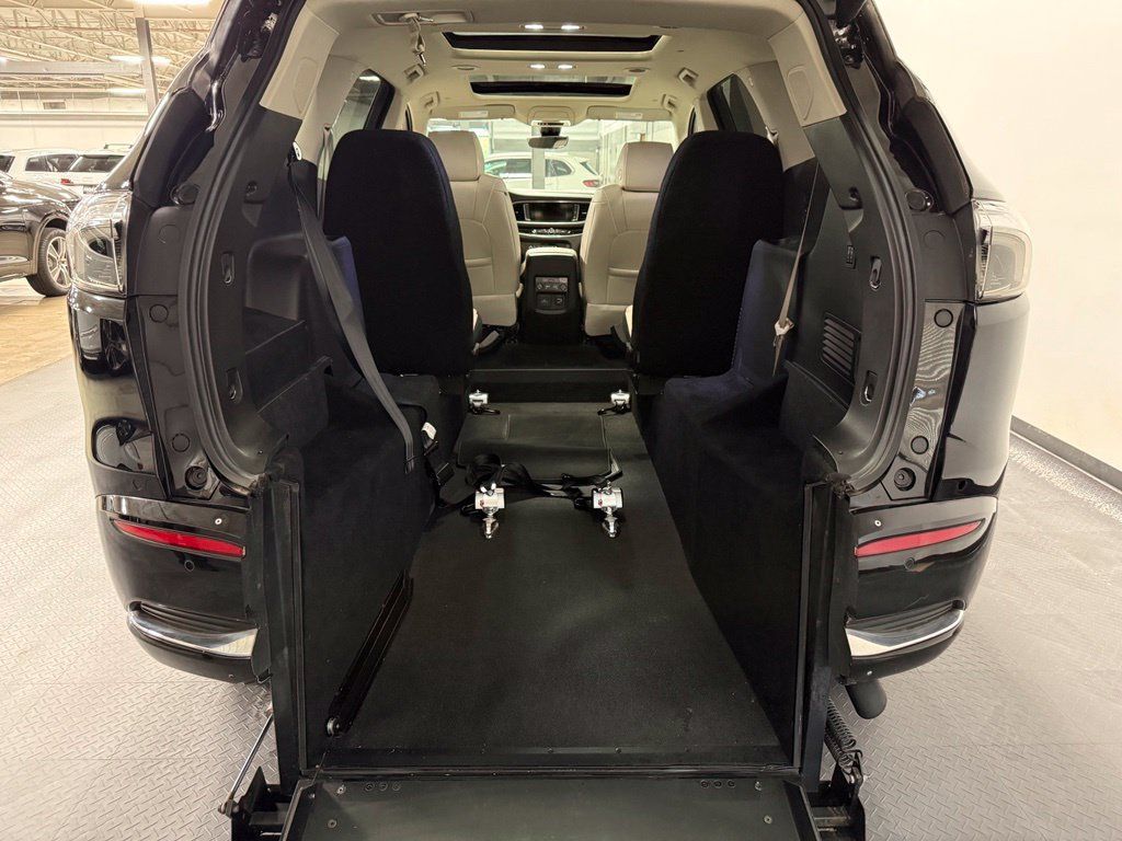 Used 2023 Buick Enclave Avenir FWD image 15