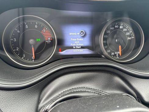 Used 2021 Jeep Cherokee Trailhawk AWD/4WD image 3