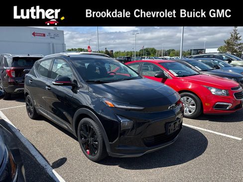 Used 2023 Chevrolet Bolt EUV Premier w/ Sun & Sound Package FWD image 1