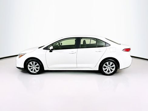 Used 2025 Toyota Corolla LE image 4