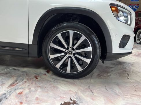 Used 2020 Mercedes-Benz GLB 250 4MATIC w/ Premium Package image 34