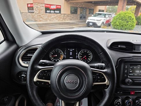 Used 2017 Jeep Renegade Latitude w/ Cold Weather Group image 17