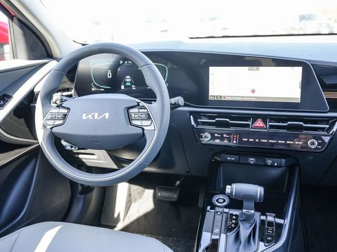 Certified 2025 Kia Niro EX FWD image 17