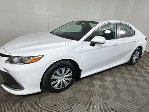 Used 2022 Toyota Camry LE FWD image 7