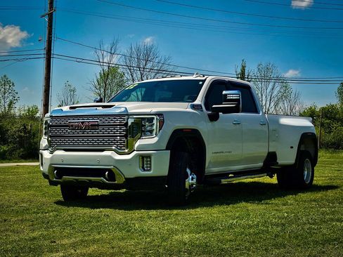 Used 2022 GMC Sierra 3500 Denali AWD/4WD image 9