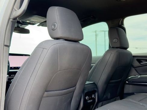 Used 2024 Chevrolet Traverse LS FWD image 9