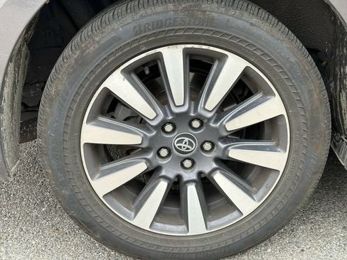 Certified 2019 Toyota Sienna XLE w/ XLE Navigation Package AWD/4WD image 14