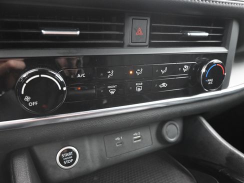 Used 2023 Nissan Rogue S image 22