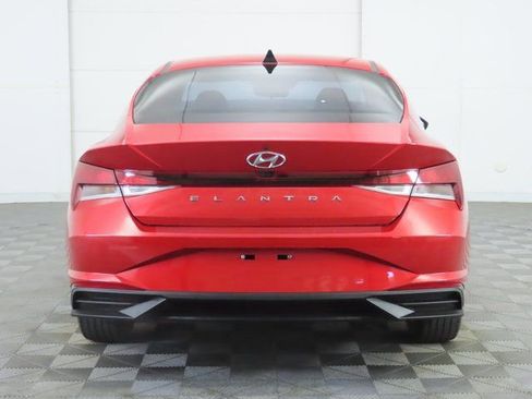 Used 2023 Hyundai Elantra SEL w/ Convenience Package image 6
