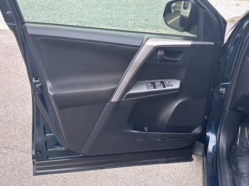 Used 2018 Toyota RAV4 LE image 13