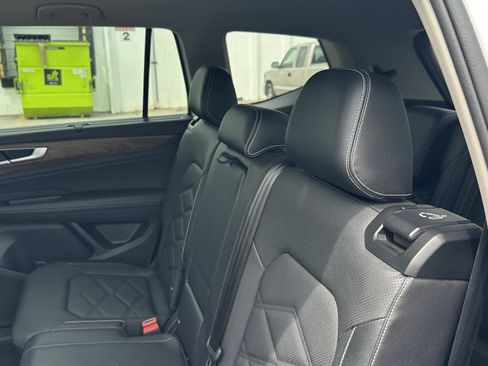 Used 2025 Volkswagen Atlas SE AWD/4WD image 31