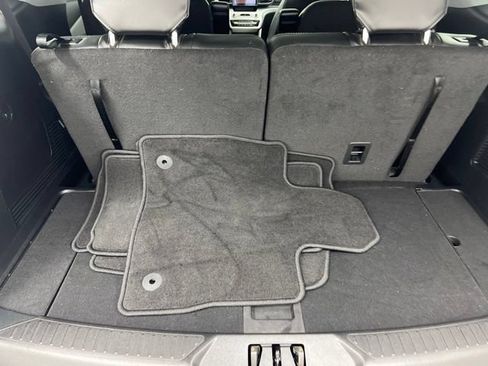 Used 2023 Ford Explorer XLT w/ Equipment Group 202A AWD/4WD image 9
