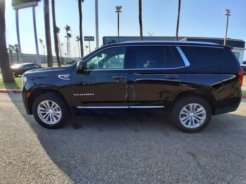 Used 2023 GMC Yukon SLT w/ SLT Luxury Package image 3