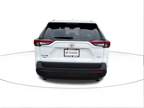 Used 2024 Toyota RAV4 XLE FWD image 4