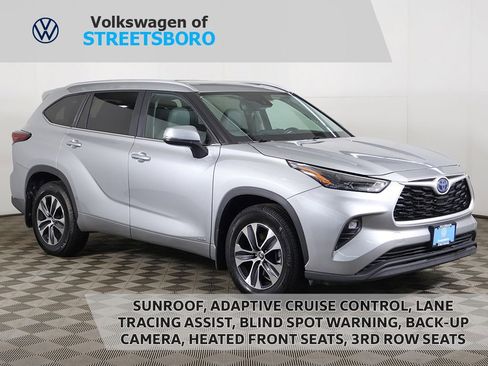 Used 2024 Toyota Highlander XLE AWD/4WD image 1