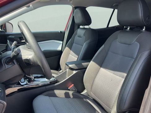 Used 2025 Chevrolet Trax LT image 15