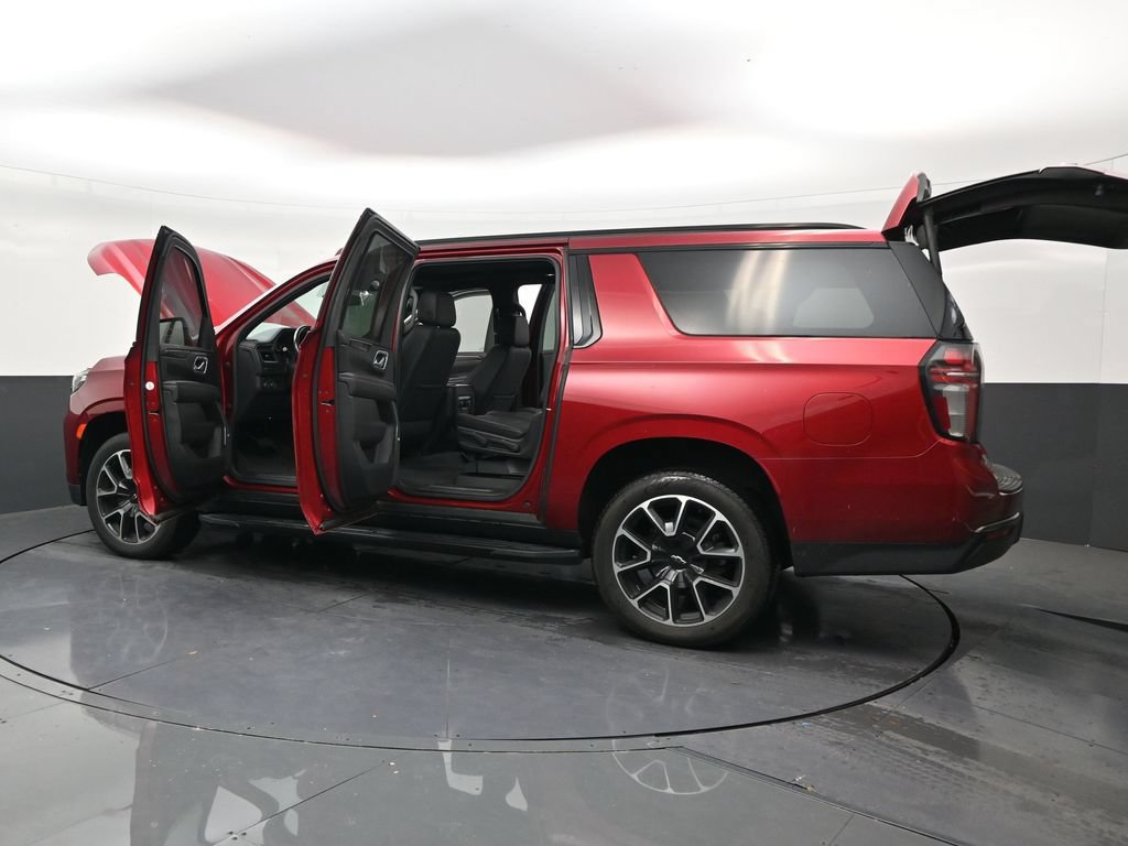 Used 2021 Chevrolet Suburban RST AWD/4WD image 30