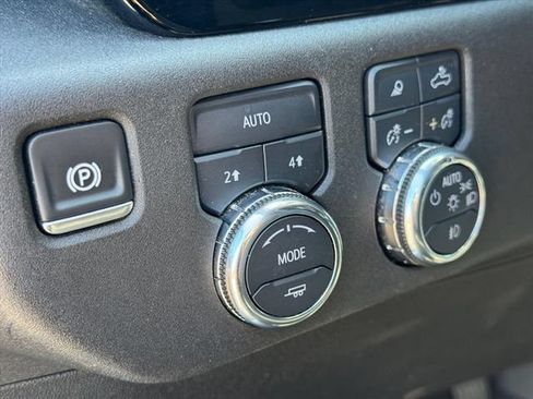 Used 2025 GMC Sierra 1500 SLT AWD/4WD image 16