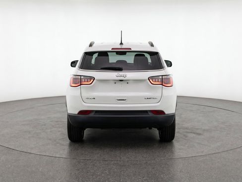 Used 2025 Jeep Compass Latitude AWD/4WD image 7