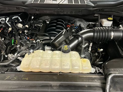 Used 2023 Ford F150 XLT w/ XTR Package image 23