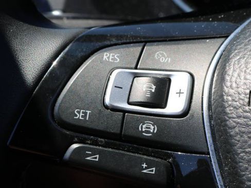 Used 2021 Volkswagen Tiguan SE w/ Panoramic Sunroof Package AWD/4WD image 9