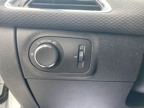 Used 2018 Chevrolet Cruze LT image 29