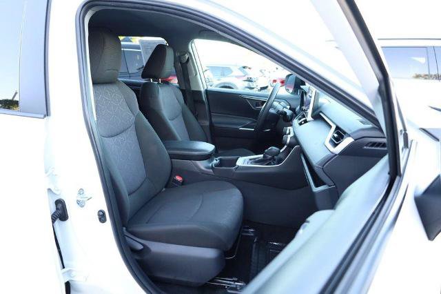Used 2025 Toyota RAV4 XLE AWD/4WD image 24