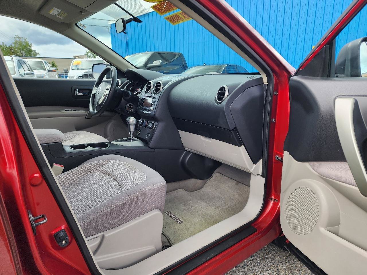Used 2011 Nissan Rogue SV AWD/4WD image 25