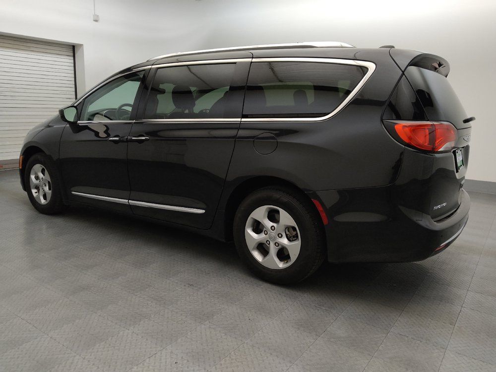 Used 2017 Chrysler Pacifica Touring-L Plus FWD image 3