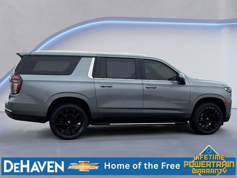 Used 2022 Chevrolet Suburban LT w/ Luxury Package AWD/4WD image 6