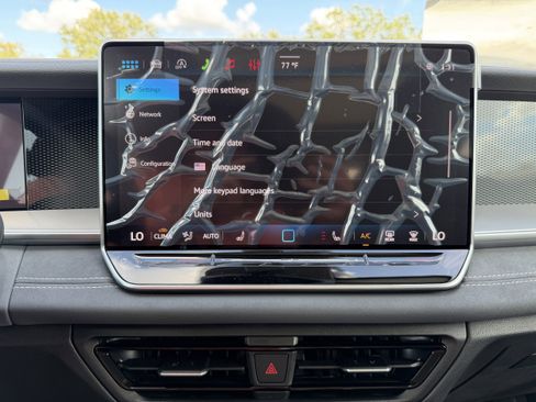 New 2026 Volkswagen Tiguan SE image 18