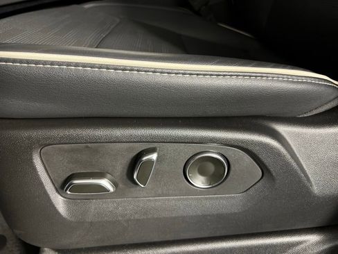 Used 2025 Cadillac Escalade Premium Luxury image 24