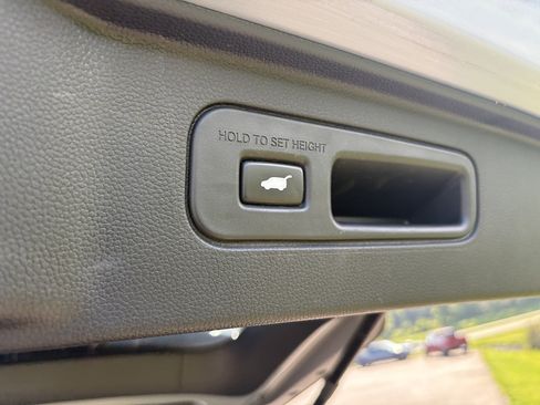 Used 2025 Honda Pilot Black Edition image 16