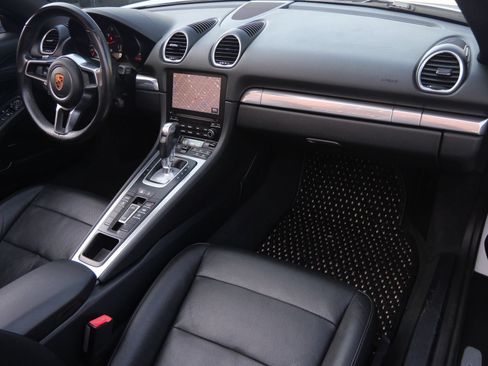 Used 2019 Porsche 718 Boxster RWD image 22