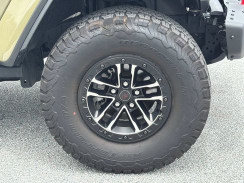 Used 2025 Jeep Wrangler Unlimited Rubicon AWD/4WD image 12