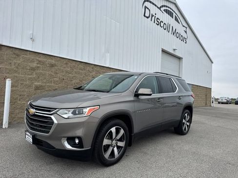Used 2019 Chevrolet Traverse LT w/ LT Premium Package AWD/4WD image 2
