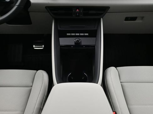 New 2026 Porsche Macan Electric image 10