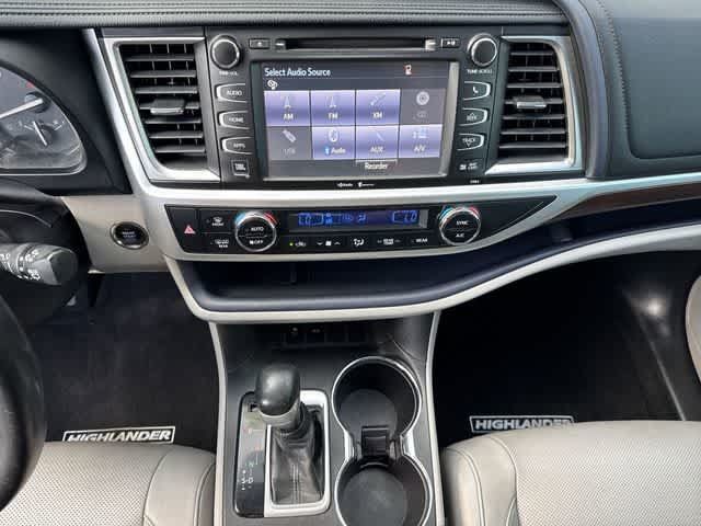 Used 2015 Toyota Highlander Limited Platinum FWD image 24