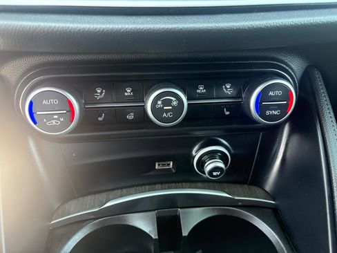 Used 2023 Alfa Romeo Stelvio Ti image 29