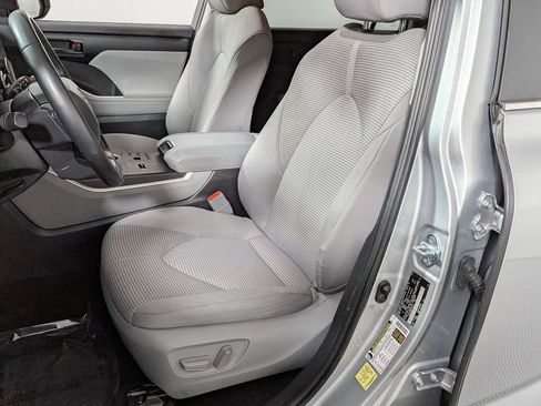 Used 2023 Toyota Highlander LE image 14