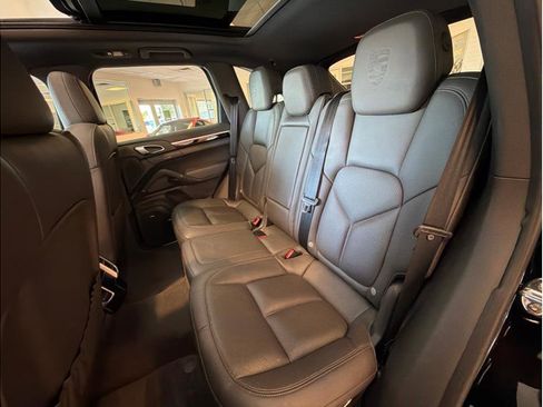 Used 2017 Porsche Cayenne Platinum Edition image 29