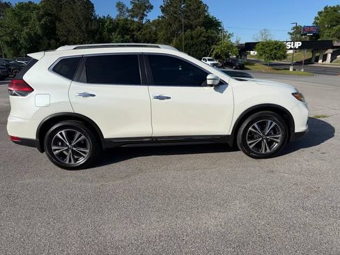 Used 2017 Nissan Rogue SL w/ SL Premium Package FWD image 4