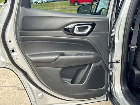 New 2026 Jeep Compass Latitude image 11