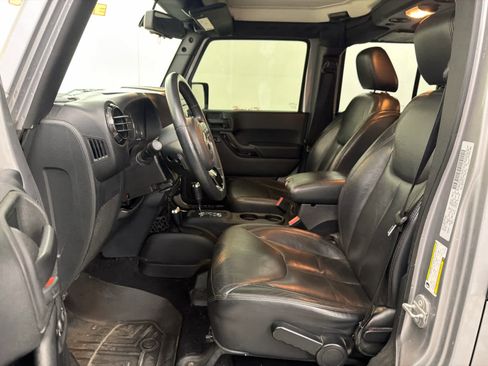 Used 2015 Jeep Wrangler Unlimited Sahara image 14