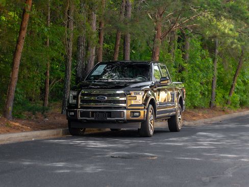 Used 2017 Ford F150 King Ranch w/ Equipment Group 601A Luxury AWD/4WD image 42