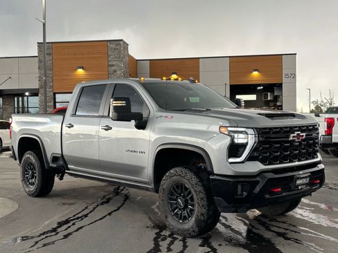 Used 2024 Chevrolet Silverado 2500 ZR2 image 1
