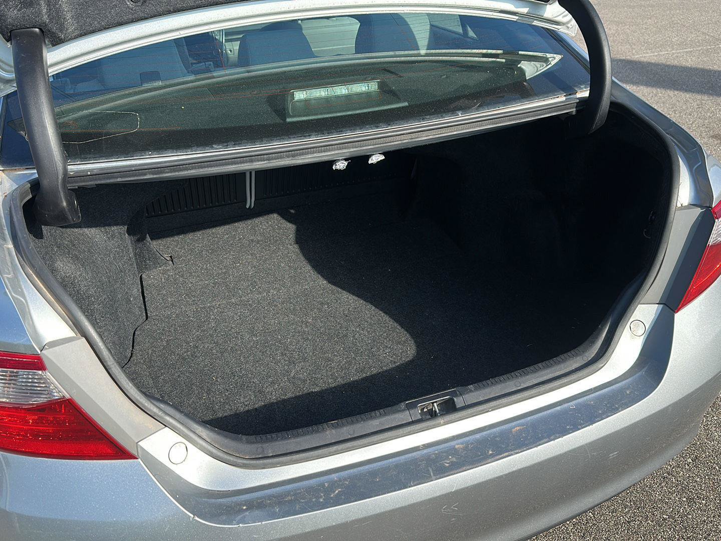 Used 2015 Toyota Camry LE FWD image 19