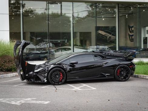Used 2022 Lamborghini Huracan STO image 16